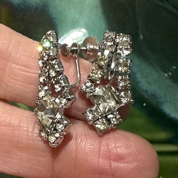 Vintage LEDO Crystal Rhinestone Crystal Screw-back Earrings - Picture 3 of 6